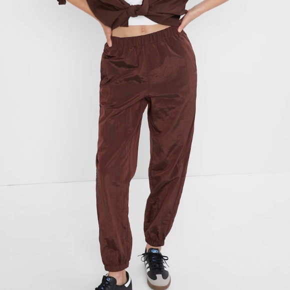 GapFit Lustre Windbreaker Jogger Brown Medium - Picture 2 of 11